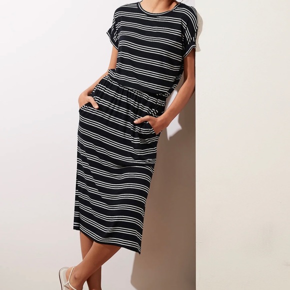 Banana Republic Factory Dresses & Skirts - Banana Republic Knit MIDI Dress